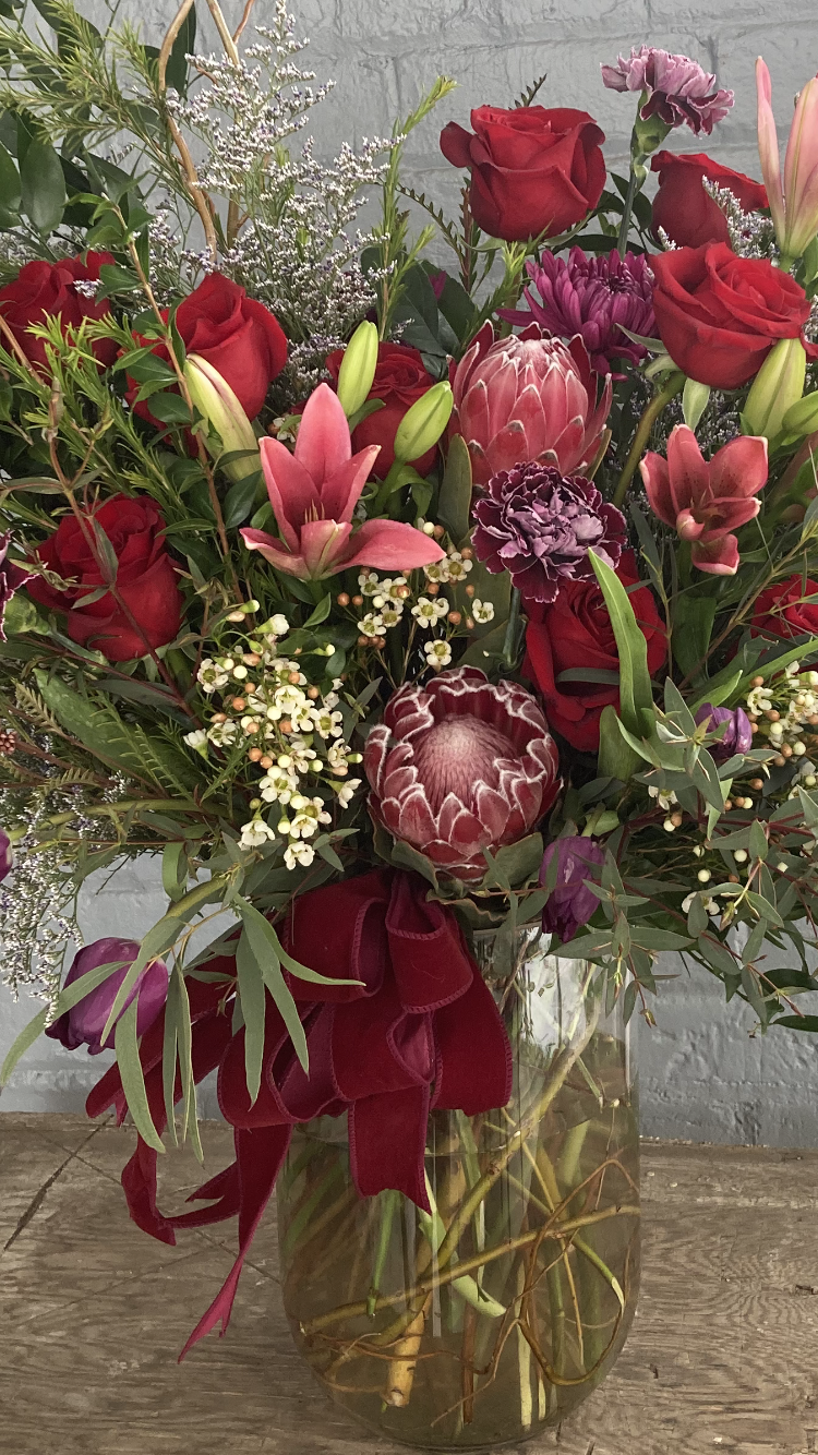 Festive Holiday Flowers - Image 5